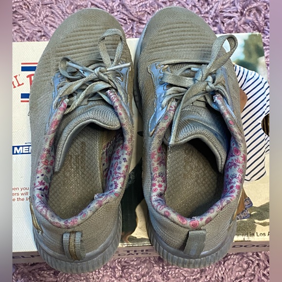 Sketchers Lil Bobs w/ air cooled memory foam size 2 w/ original box - Picture 7 of 14